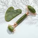 Массажер-роллер Гуаша из нефрита для лица и скребок (1 шт.) Россия